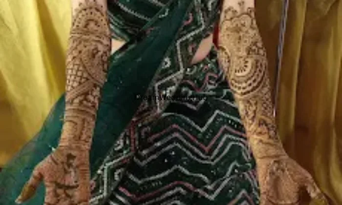 Radhe mehandi art best mehandi artist